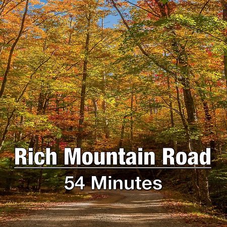 New Luxury Cabin With Stunning Mountainviews,Hottub, Firepit, Fireplace,2 Kingbeds, 2 Covereddecks,Bbqgrill, Shuffleboard And Pool Access Sevierville Esterno foto