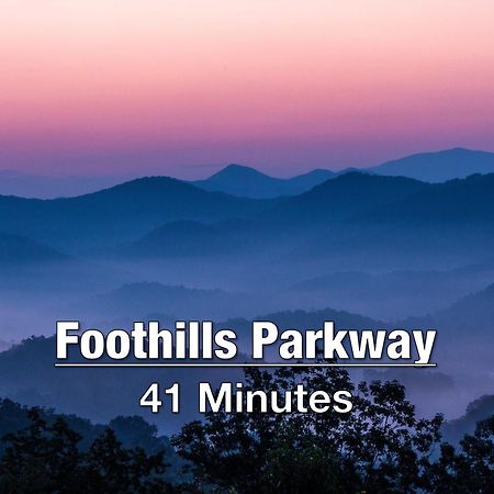 New Luxury Cabin With Stunning Mountainviews,Hottub, Firepit, Fireplace,2 Kingbeds, 2 Covereddecks,Bbqgrill, Shuffleboard And Pool Access Sevierville Esterno foto