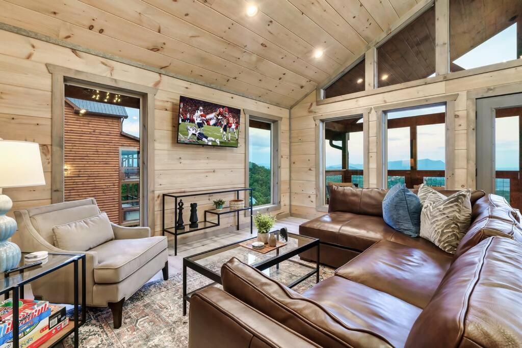 New Luxury Cabin With Stunning Mountainviews,Hottub, Firepit, Fireplace,2 Kingbeds, 2 Covereddecks,Bbqgrill, Shuffleboard And Pool Access Sevierville Esterno foto