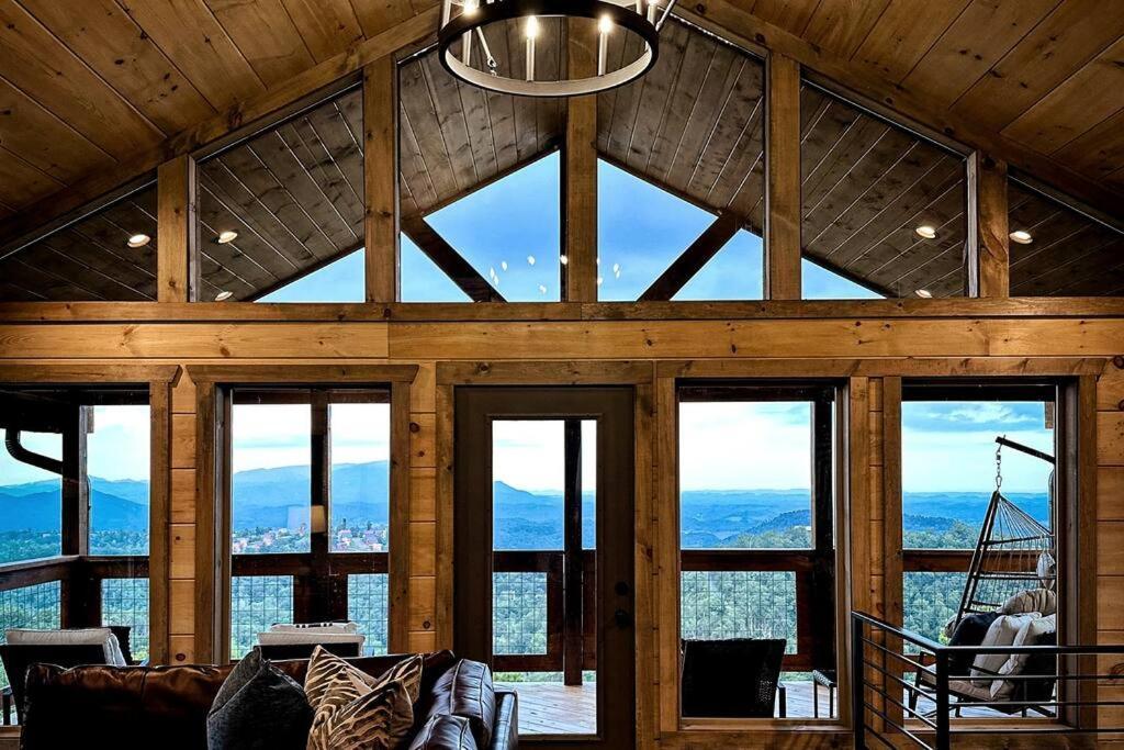 New Luxury Cabin With Stunning Mountainviews,Hottub, Firepit, Fireplace,2 Kingbeds, 2 Covereddecks,Bbqgrill, Shuffleboard And Pool Access Sevierville Esterno foto