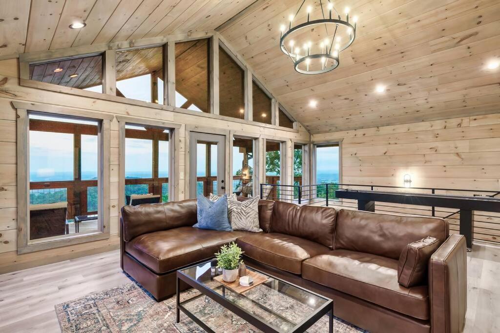 New Luxury Cabin With Stunning Mountainviews,Hottub, Firepit, Fireplace,2 Kingbeds, 2 Covereddecks,Bbqgrill, Shuffleboard And Pool Access Sevierville Esterno foto