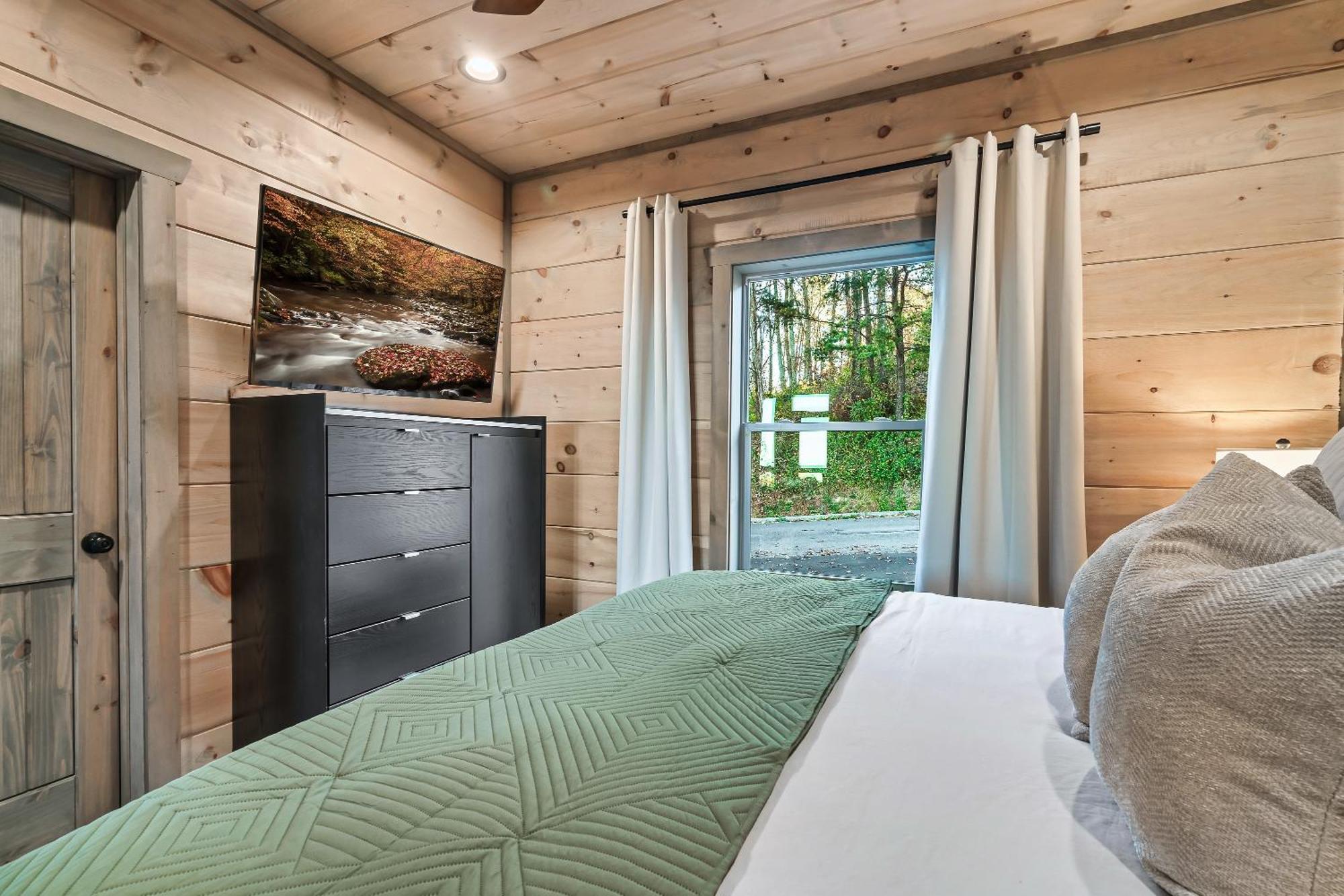New Luxury Cabin With Stunning Mountainviews,Hottub, Firepit, Fireplace,2 Kingbeds, 2 Covereddecks,Bbqgrill, Shuffleboard And Pool Access Sevierville Esterno foto
